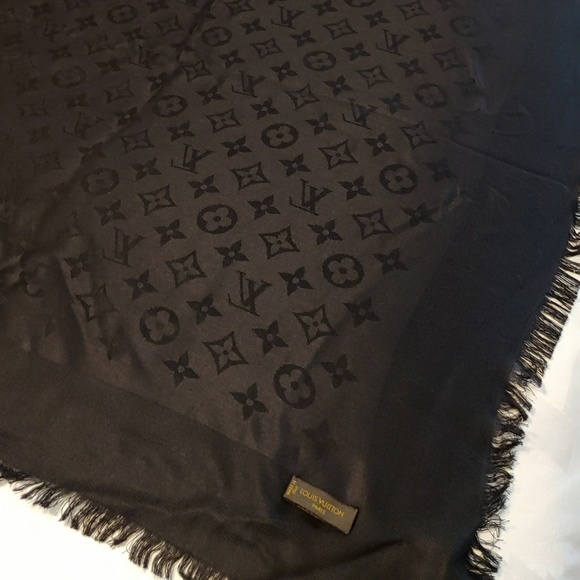 Louis Vuitton Scarf from Paris - Picture 6 of 7